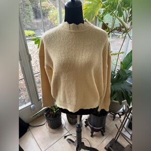 Trend Collection Women knit Sweater in light yellow